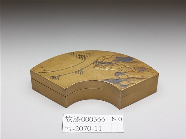 山水蒔繪扇形盒