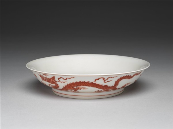 描紅龍紋盤