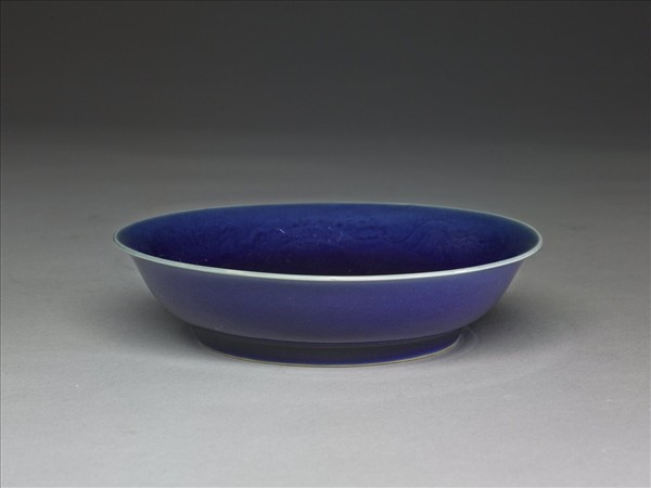 霽青釉劃花雙龍紋盤