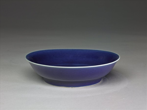 霽青釉劃花雙龍紋盤