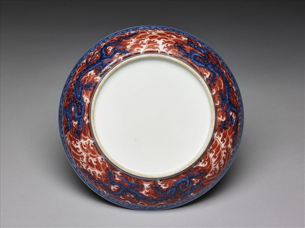 青花紅彩波濤龍紋盤