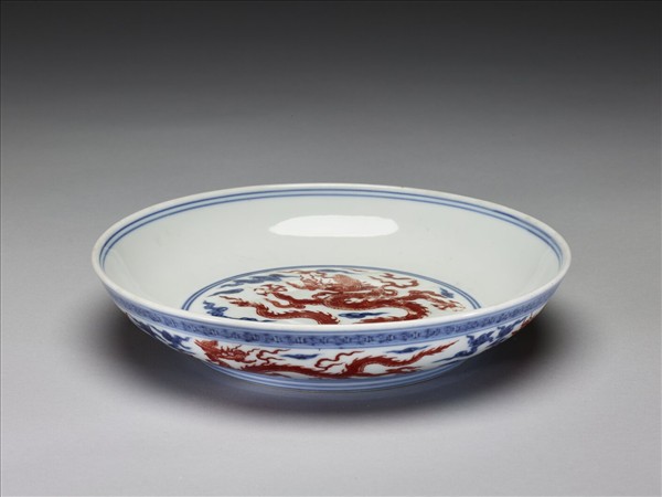 青花紅彩雲龍紋盤