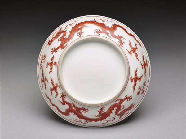 描紅龍紋盤