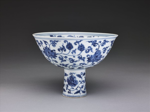 青花花卉紋高足碗