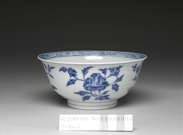 青花花卉紋碗