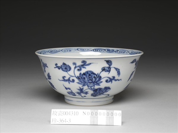 青花花卉紋碗