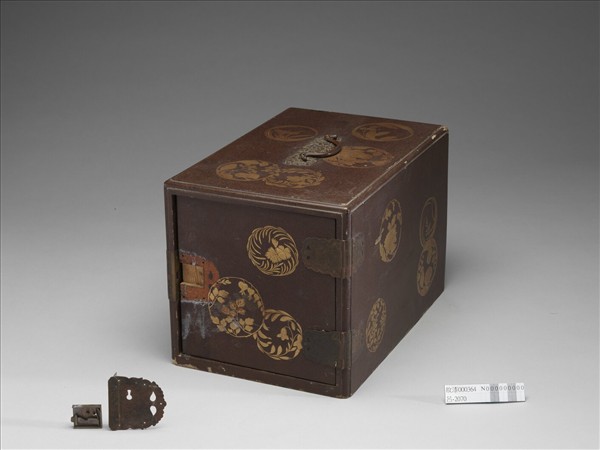 團花蒔繪長方箱