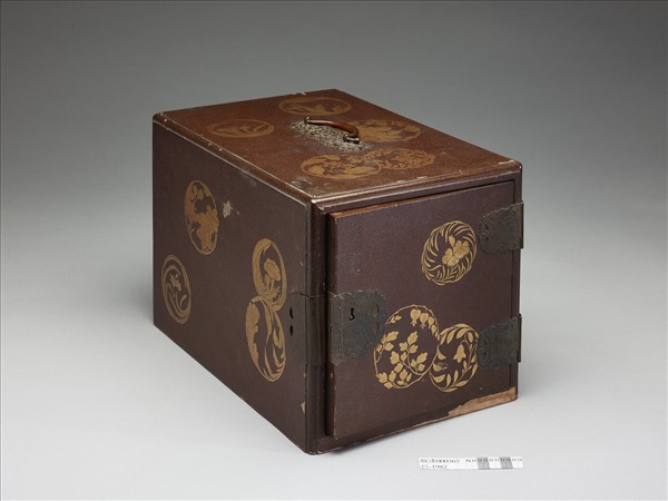 團花蒔繪長方箱