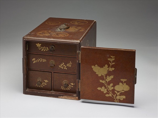 團花蒔繪長方箱