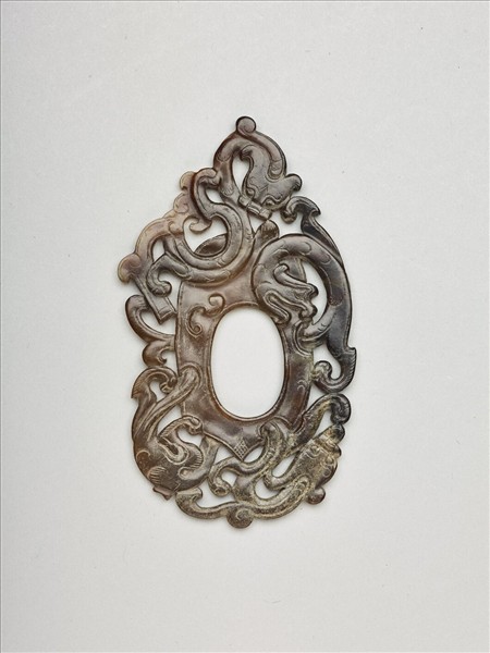 獸鳥紋玉韘形佩