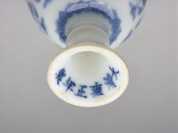 青花八寶高足杯