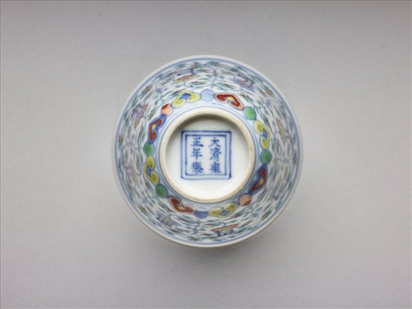 鬥彩蓮花梵文杯