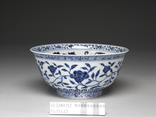 青花四季花卉紋碗
