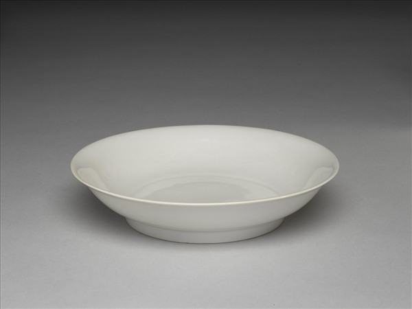 甜白釉雲龍紋碟