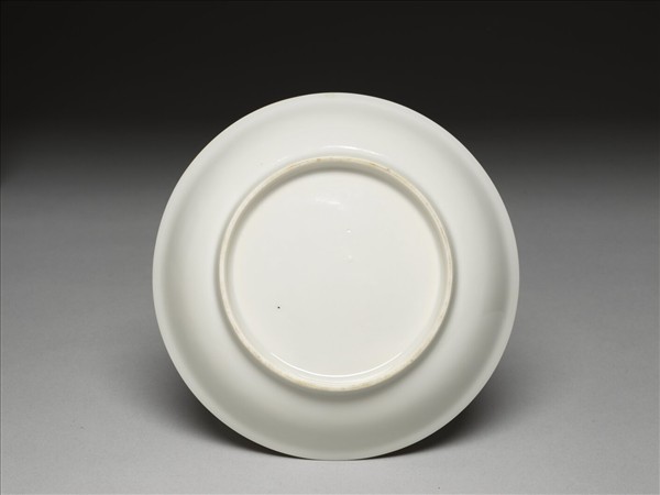 甜白釉雲龍紋碟