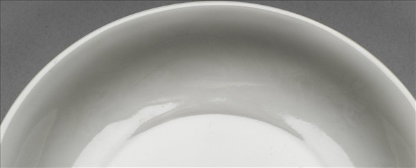 甜白釉雲龍紋碟