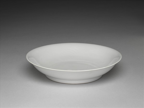 甜白釉雲鳳紋碟