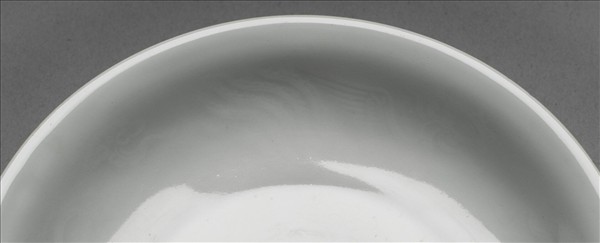 甜白釉雲鳳紋碟