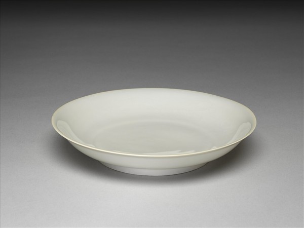 甜白釉雲龍紋碟