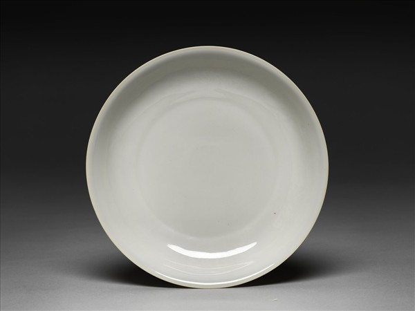 甜白釉雲龍紋碟