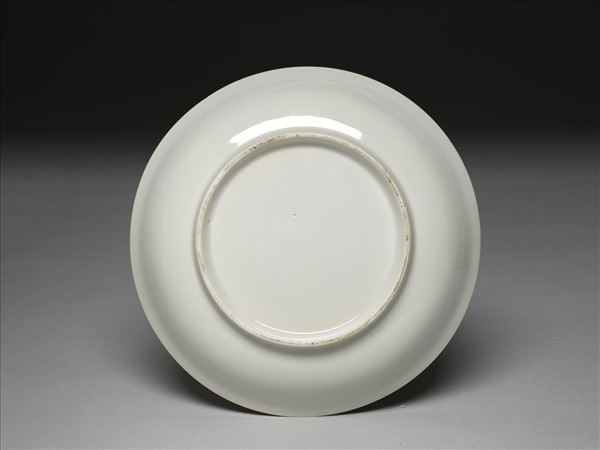 甜白釉雲龍紋碟