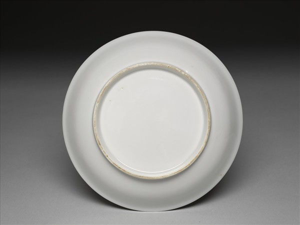 甜白釉雲龍紋碟