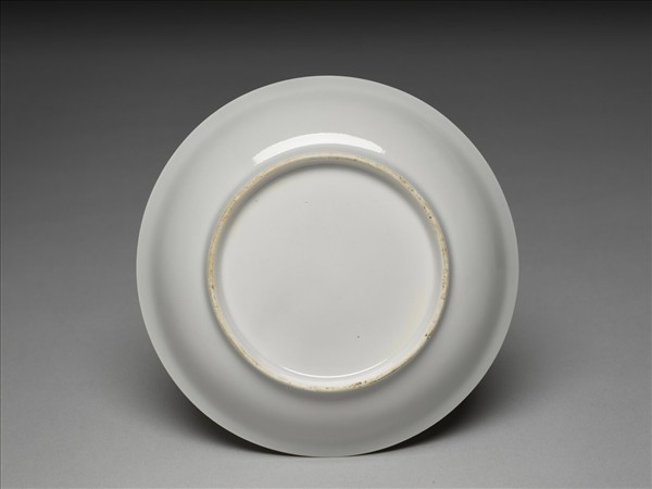 甜白釉雲鳳紋碟