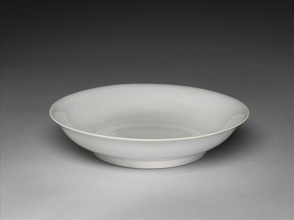 甜白釉雲龍紋碟