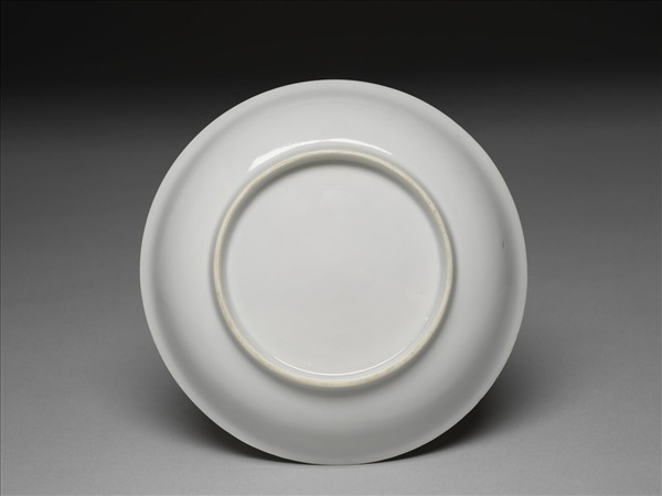 甜白釉雲龍紋碟