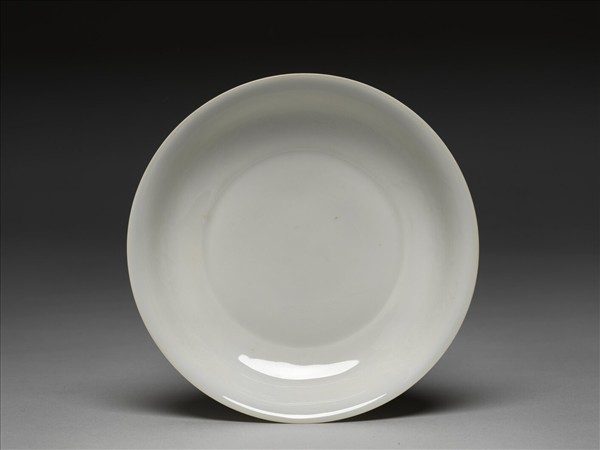 甜白釉雲龍紋碟