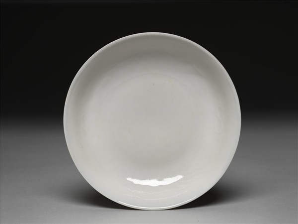 甜白釉雲鳳紋碟