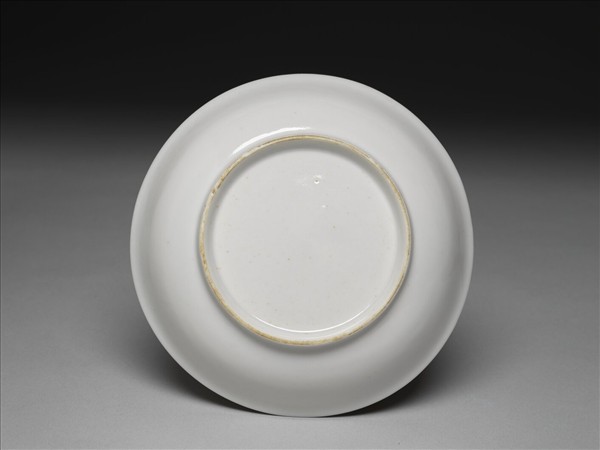 甜白釉雲鳳紋碟