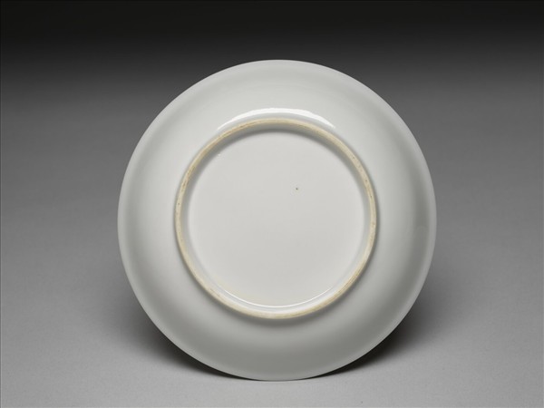 甜白釉雲鳳紋碟