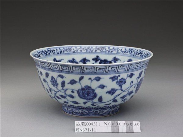 青花四季花卉紋碗