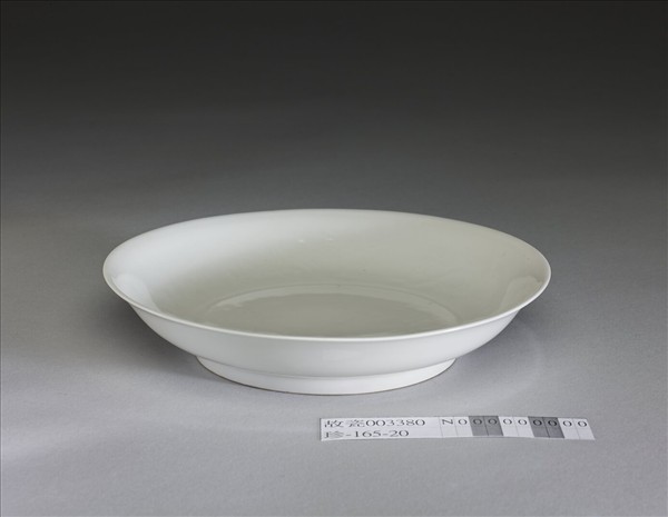 甜白釉雲龍紋碟