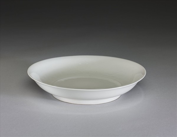 甜白釉雲龍紋碟