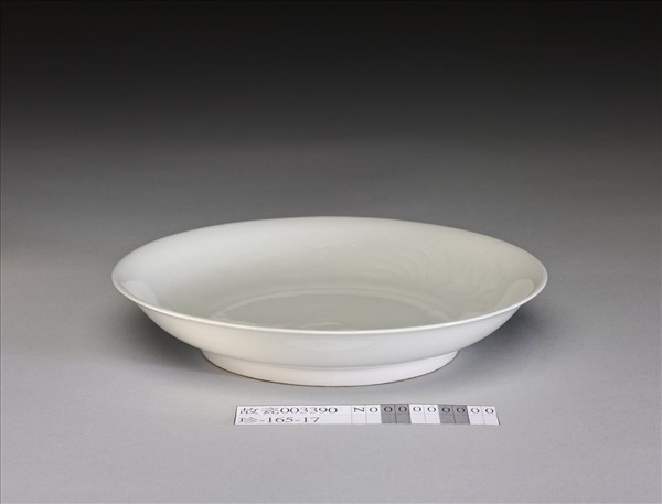 甜白釉雲鳳紋碟