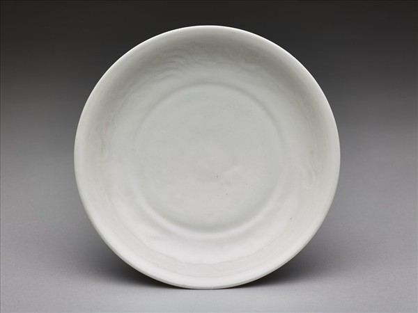 甜白釉雲鳳紋碟