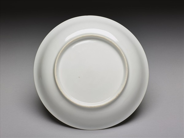 甜白釉雲鳳紋碟