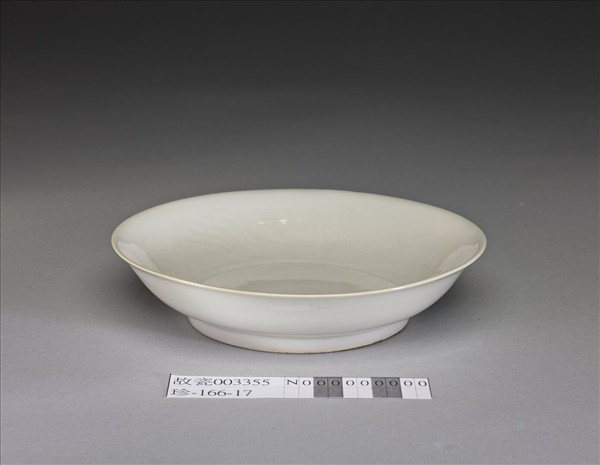 甜白釉雲鳳紋碟