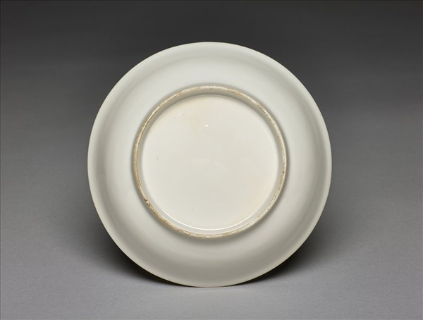 甜白釉雲鳳紋碟