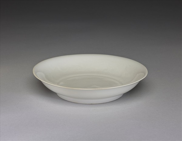 甜白釉雲龍紋碟