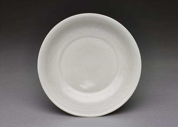 甜白釉雲龍紋碟