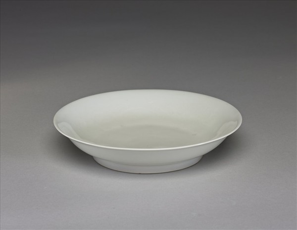 甜白釉雲龍紋碟