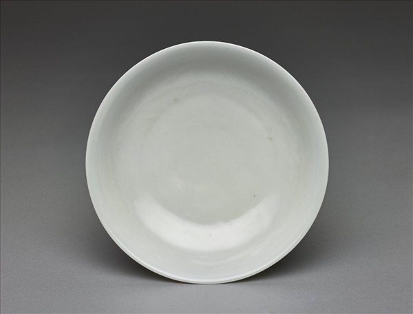 甜白釉雲龍紋碟