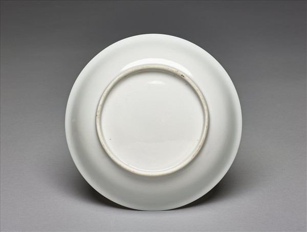 甜白釉雲龍紋碟