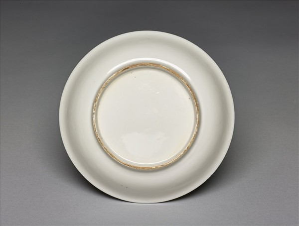 甜白釉雲鳳紋碟