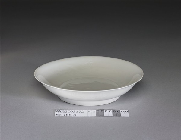 甜白釉雲鳳紋碟