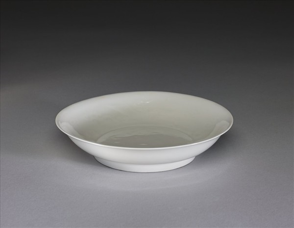 甜白釉雲鳳紋碟