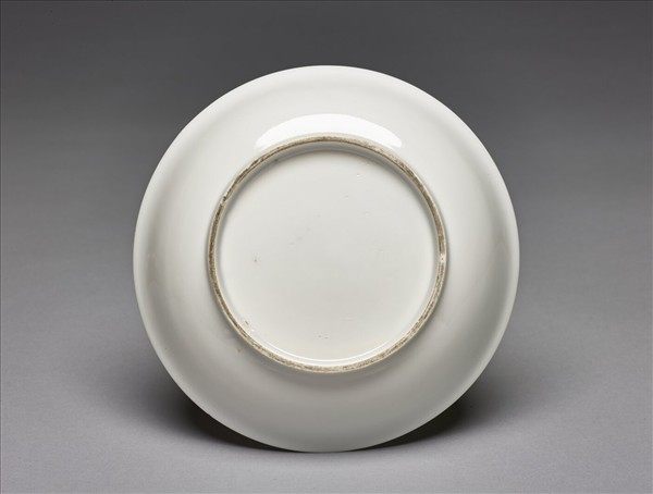 甜白釉雲鳳紋碟